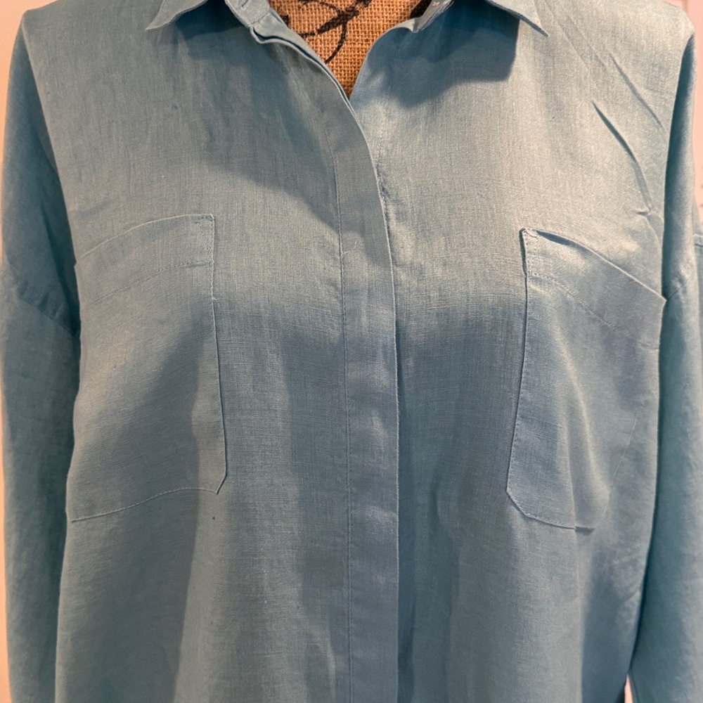 Woman’s blouse - Picture 3 of 3